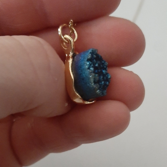 14kt gold plated chain with a druzy Titanium quartz pendant - Picture 2 of 3